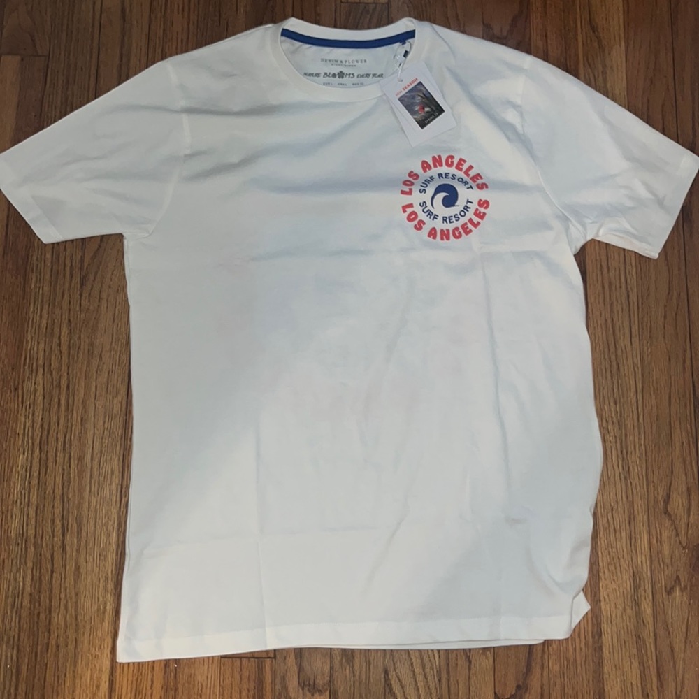 Men’s white graphic tee